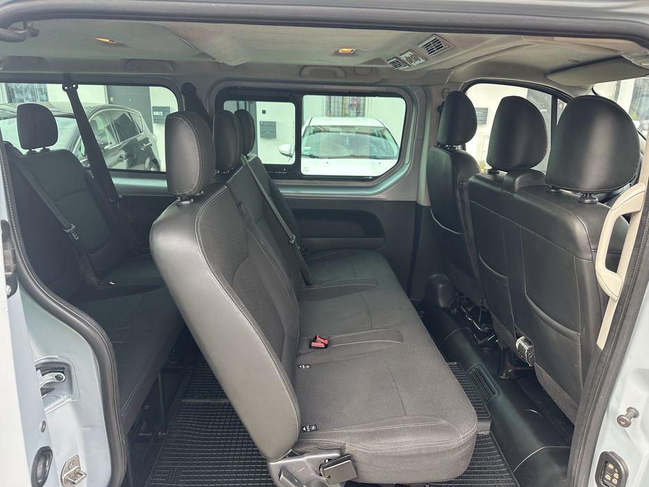 Wynajem busa 8-9 osobowego