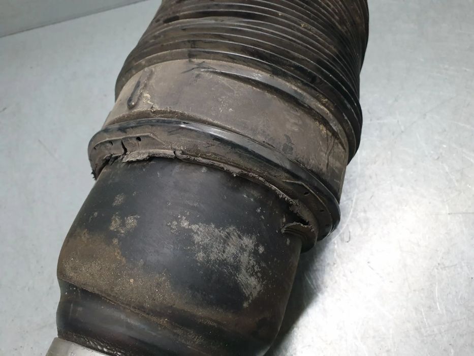 Bomba / balão da suspensão MERCEDES-BENZ CLS (C218)