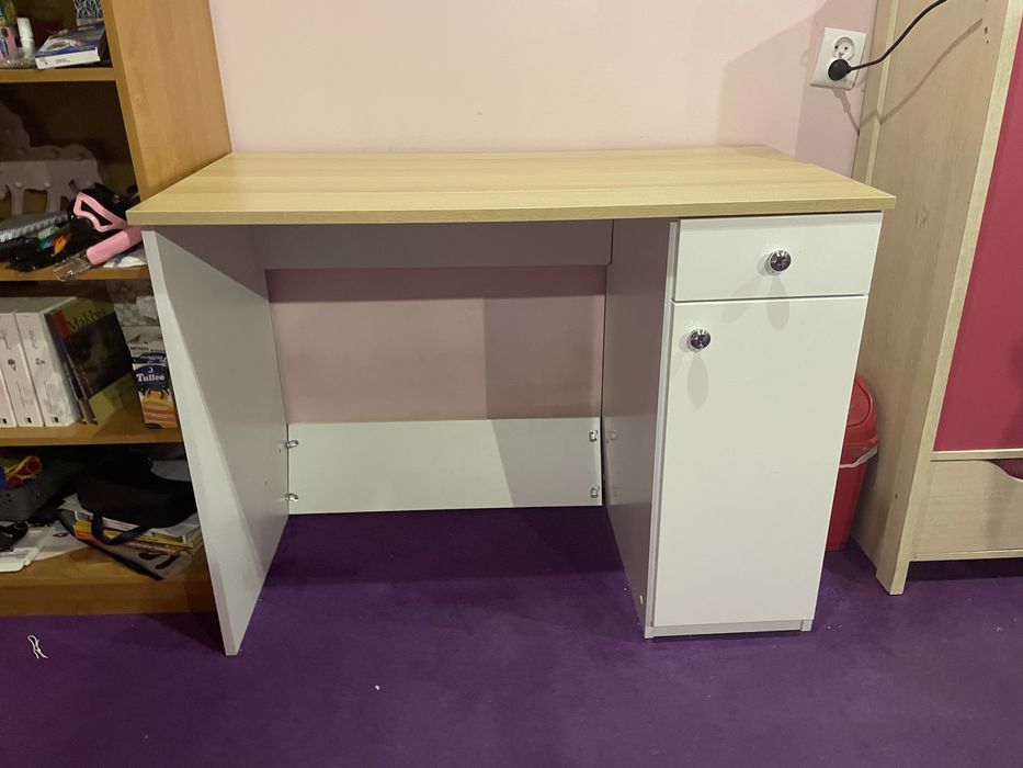 biurko w dobrym stanie