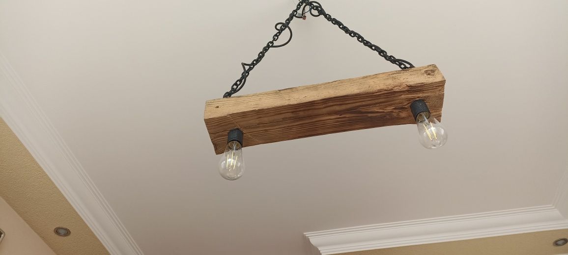 Lampa z belki drewnianej
