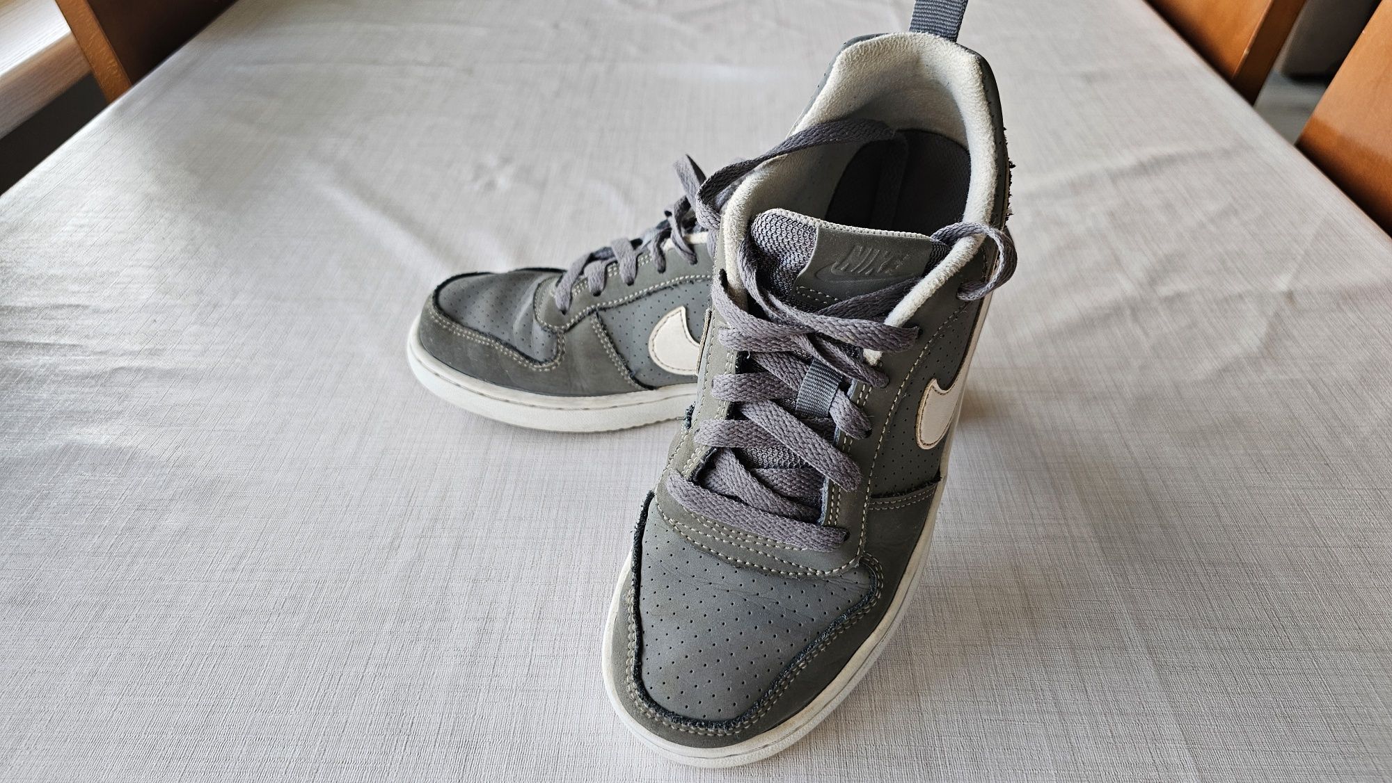 Buty chłopięce Nike Court 36,5