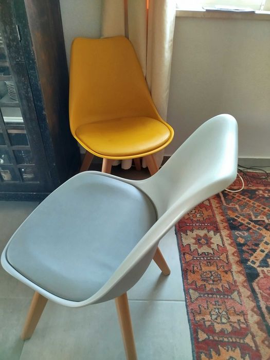 Cadeira Amarela em bom estado