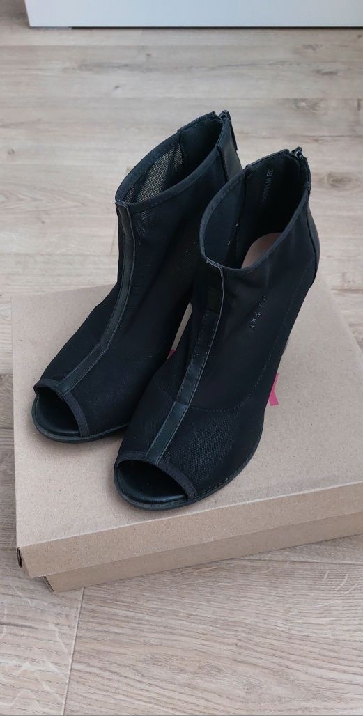 Buty na słupku rozm.38