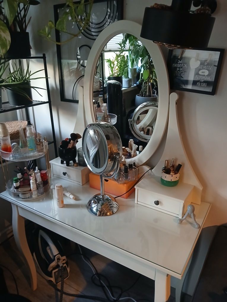 Toaletka z lustrem Ikea