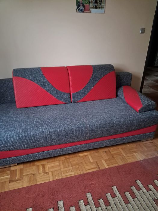 Kanapa szaro-czerwona