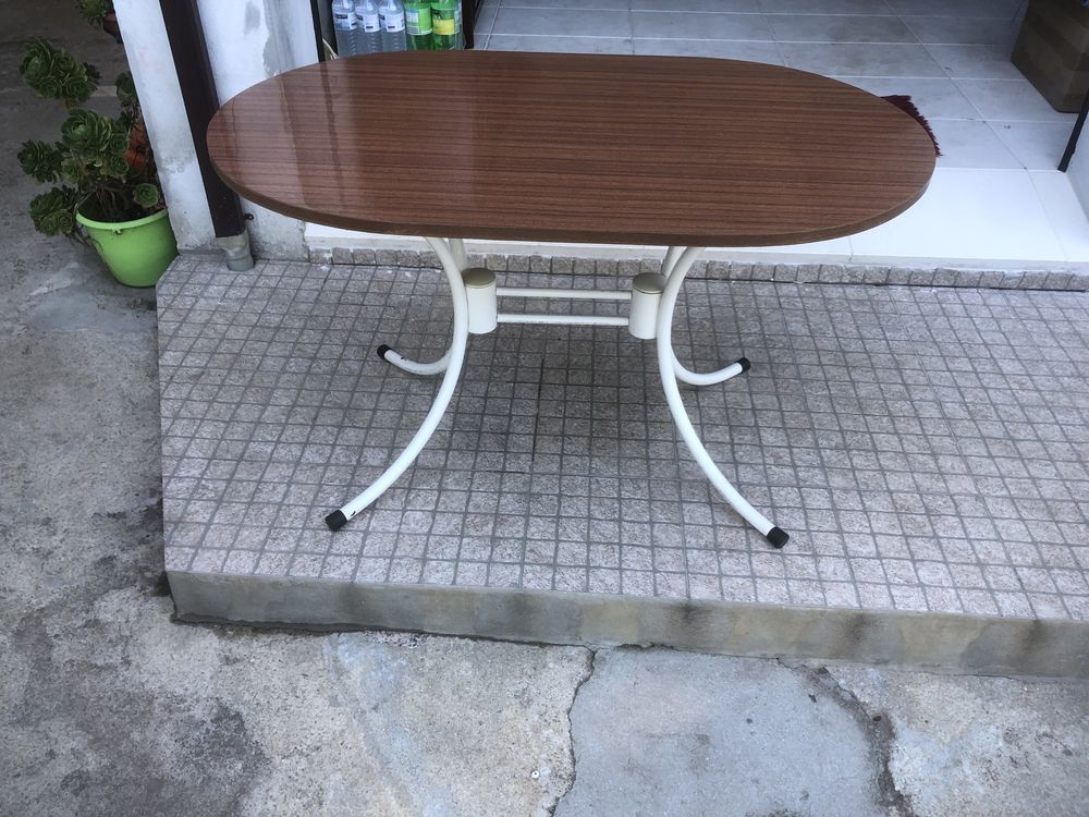 Mesa de jantar em Oval