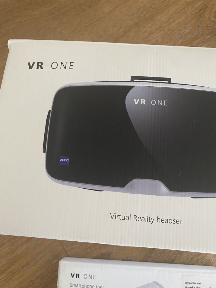 VR One + Smartphone tray
