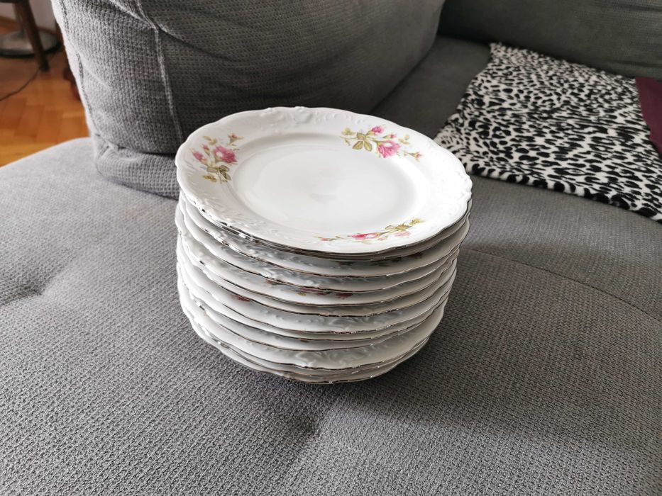 PRL zestaw 12 talerzy obiadowych porcelana