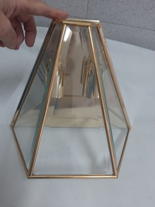 Aplique de luz em metal e vidro