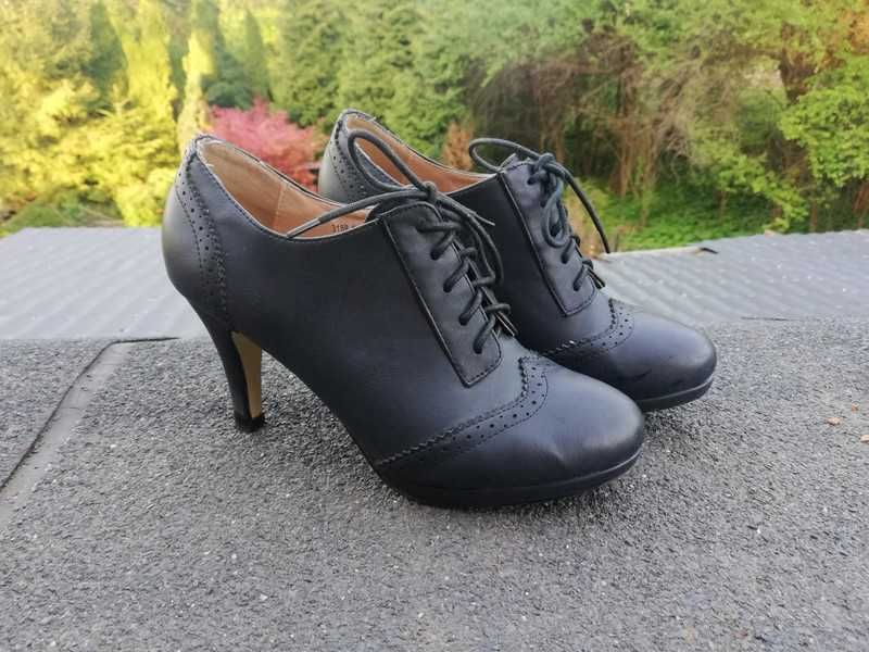 Buty na obcasie r.40