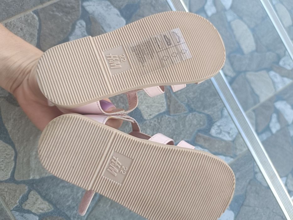Сандалі H&M для дівчинки,22 розмір