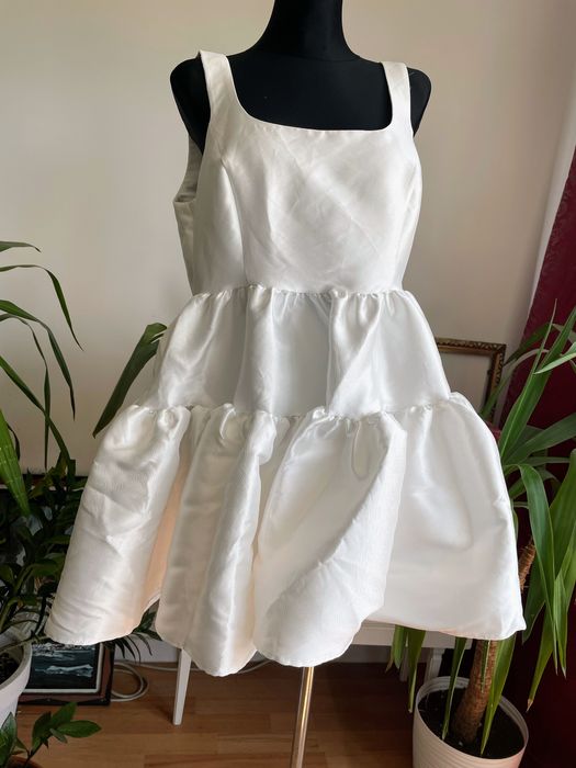 Biała satynowa sukienka mini trapezowa falbanki xxl 44 asos