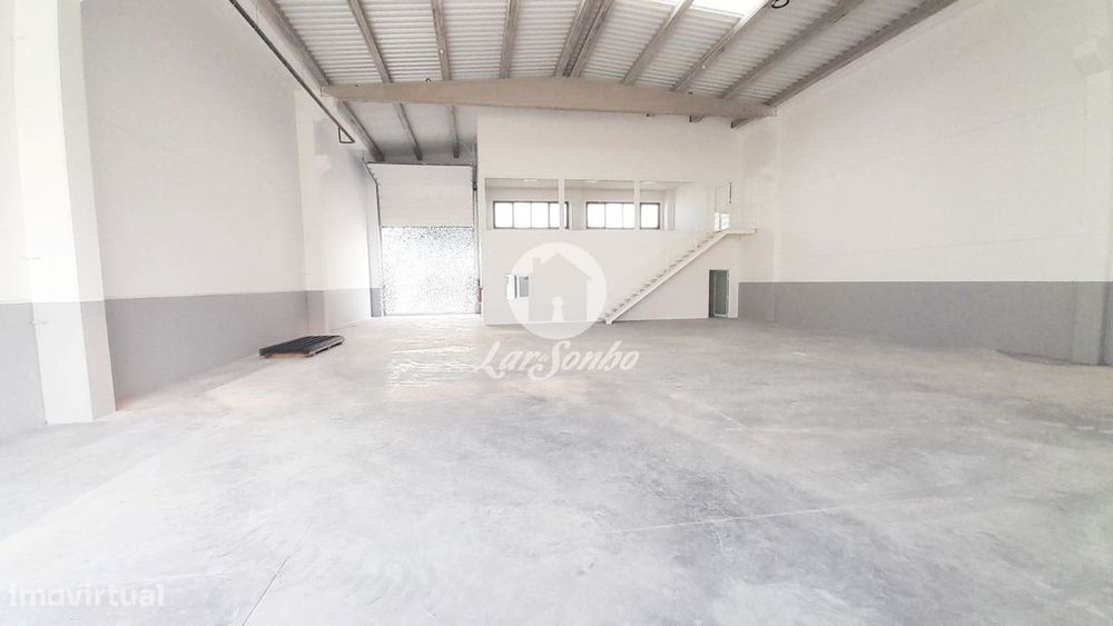 Armazém novo com 468m2 na Póvoa de Varzim