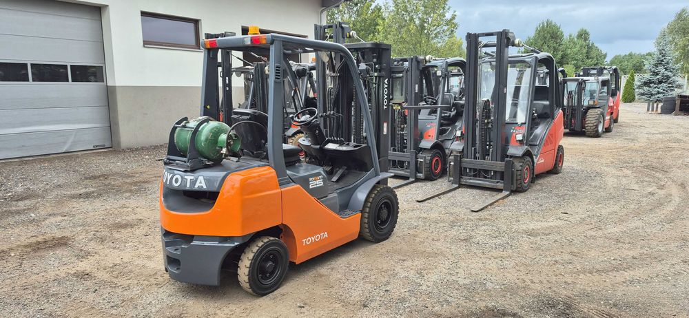 Toyota 8FGF25 - Triplex 4.70m. - 4 sekcje - 8090 MTH - Stan BDB.