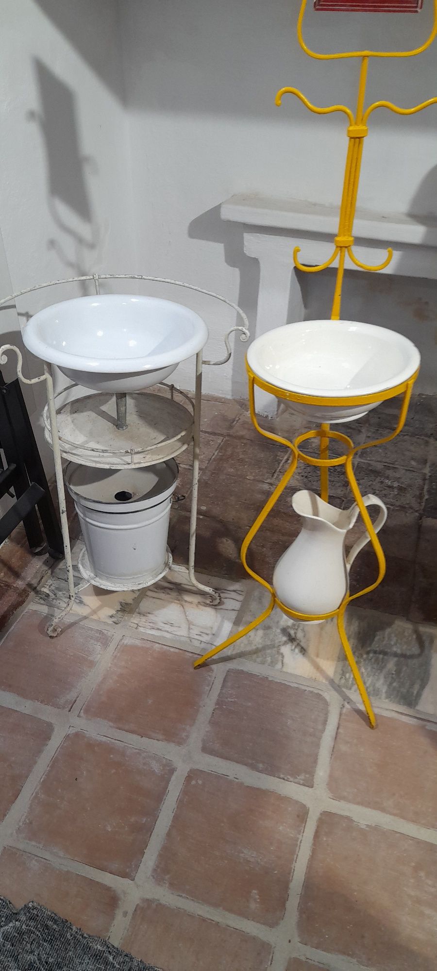 Lavatório antigo - Em ferro, loiça e esmalte