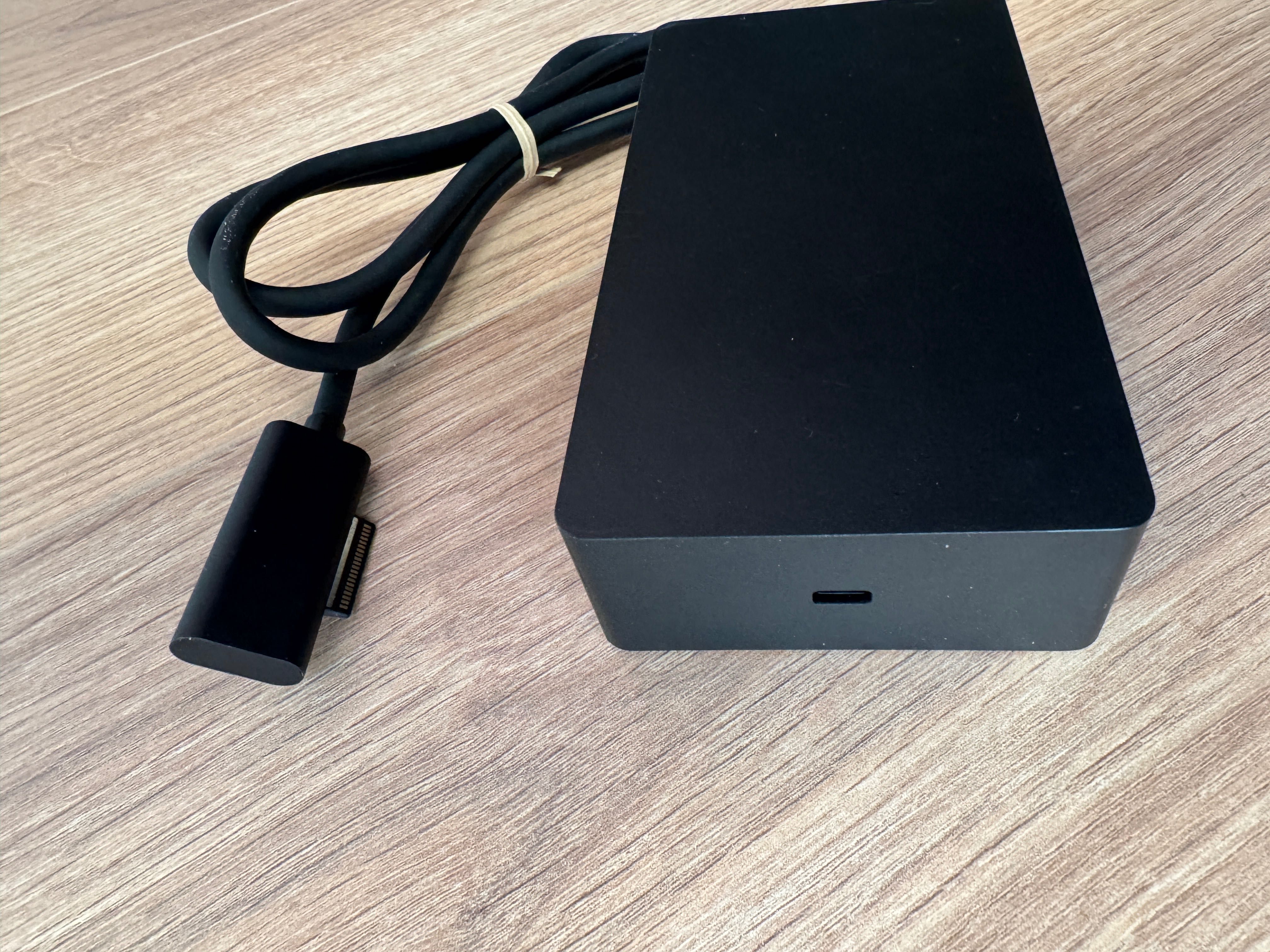 Microsoft Surface dock 2