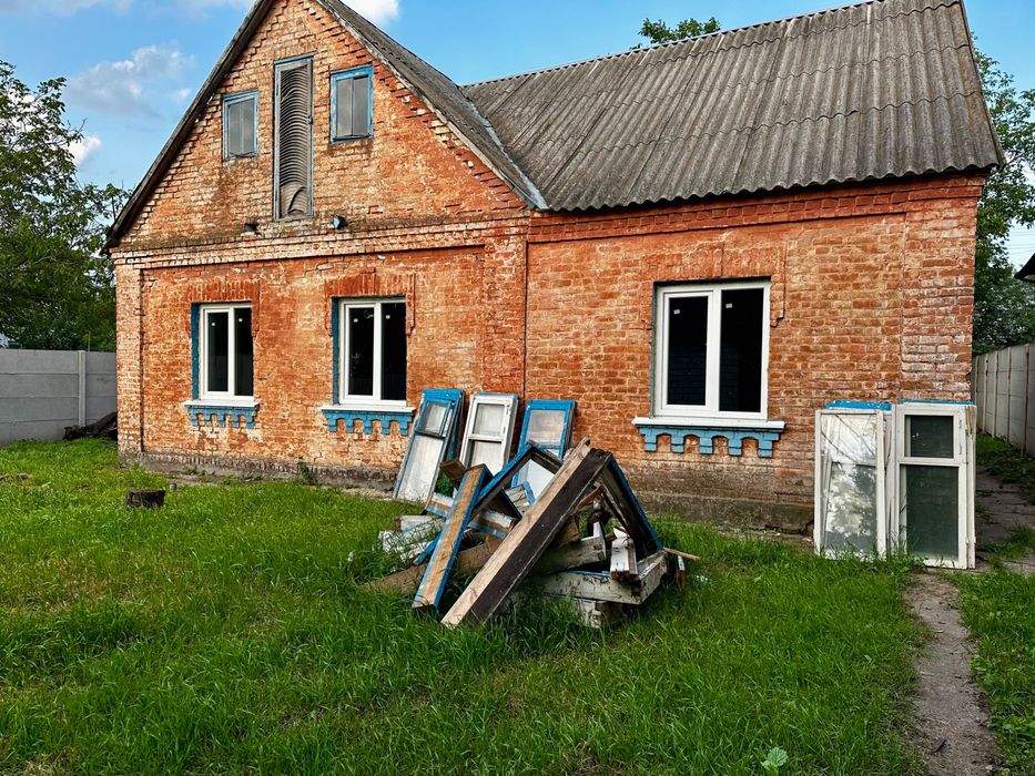 Окремий цегляний будинок / Гребінки/ держ.програми розглядаємо