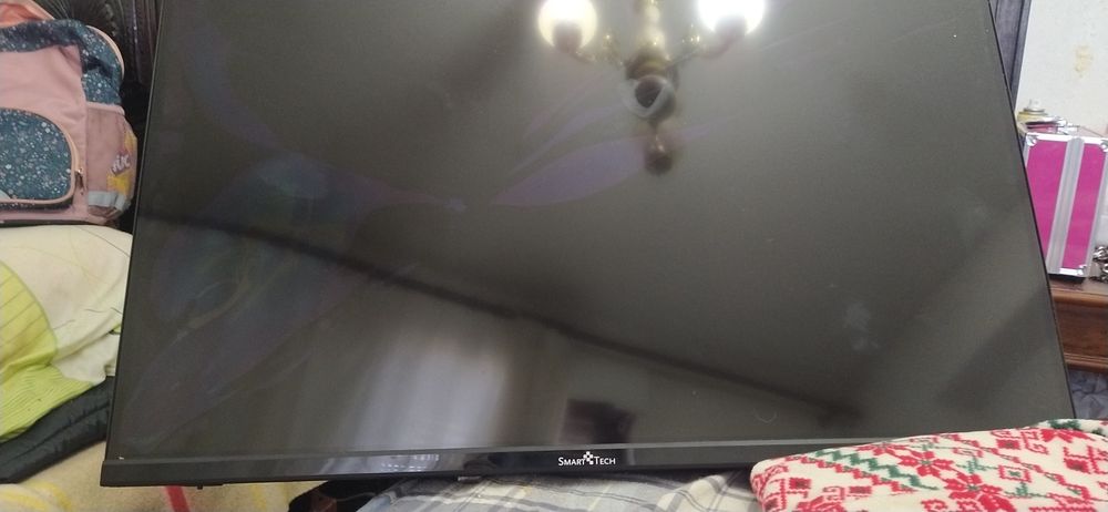 Vendo TV SMART TECH 32 polegadas  pra peças pois o ecrã está partido