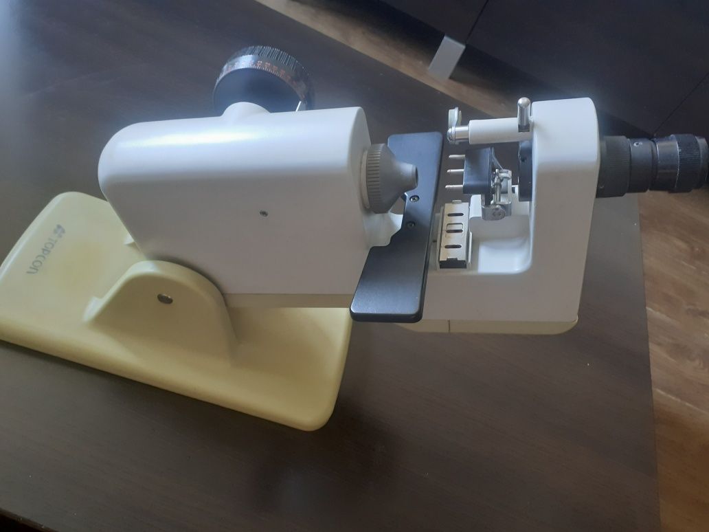 Dioptriomierz  lunetowy topcon