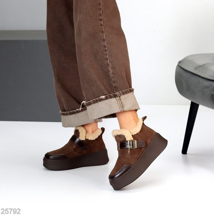 Жіночі шкіряні зимові черевики в кольорах