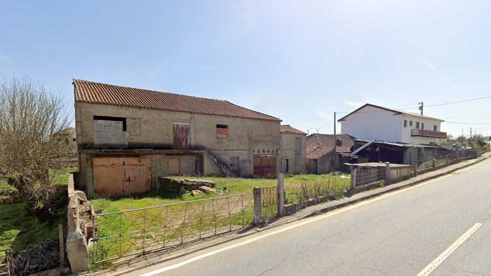 Edifício ~400 m² + lote ~750 m² para reconstrução - Vimioso, Bragança