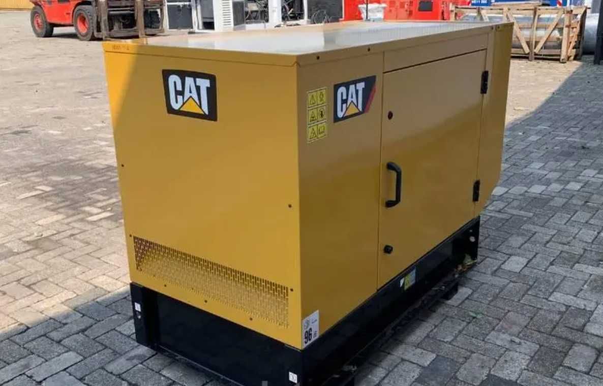 Дизельний генератор потужність 10,8 кВт Caterpillar  13.5kVA