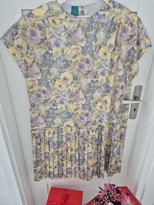 Elegancka wizytowa sukienka w kwiaty 46 na wesele na komunię