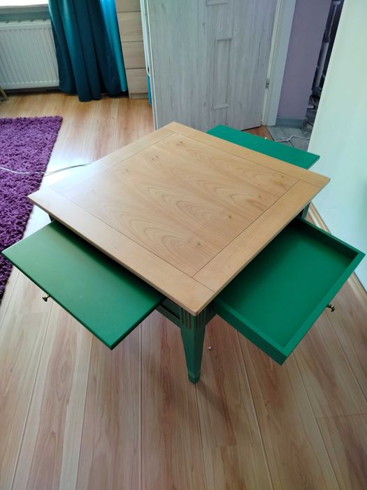 Stolik szałwia z szufladkami