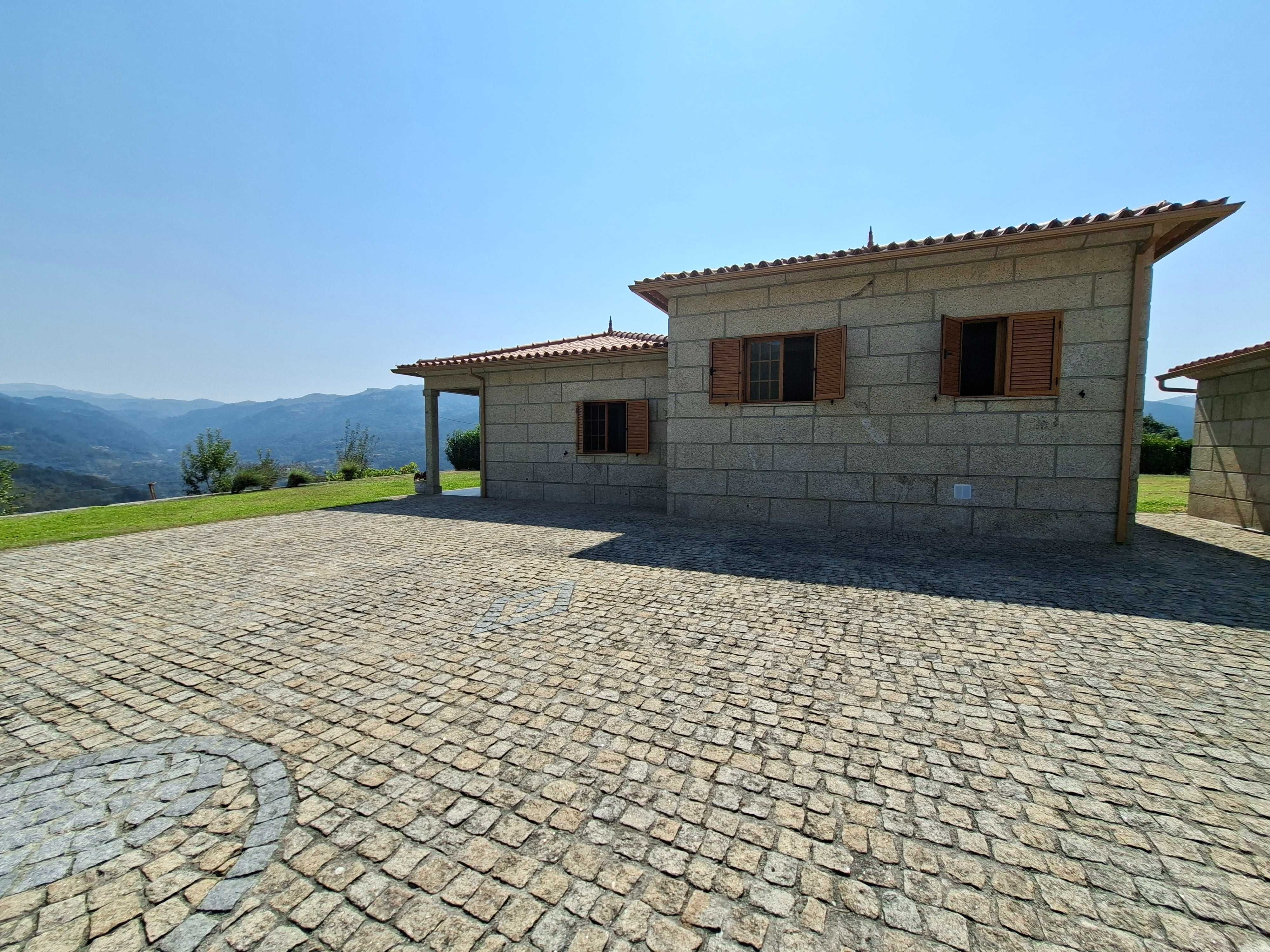 Arrenda-se Casa em local tranquilo, com natureza e conforto