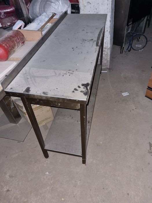 Стіл з нержавіючої сталі