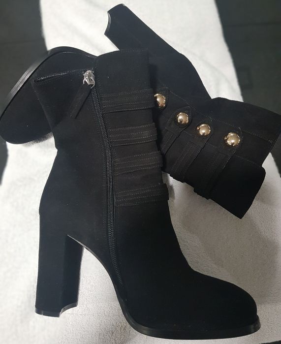 Bota de pele natural da marca Spaziomoda, nova