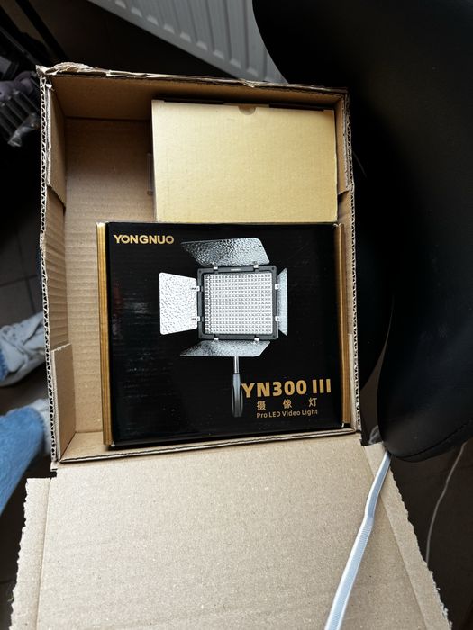 Lampa Yongnuo yn300III + zasilacz sieciowy