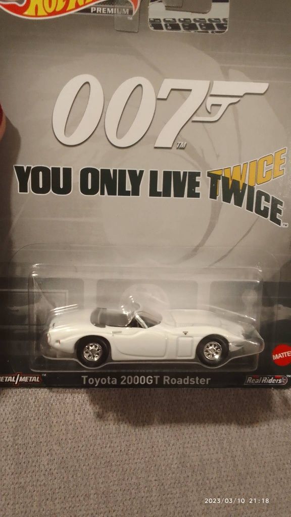 Hot Wheels Premium Toyota 2000GT Roadster