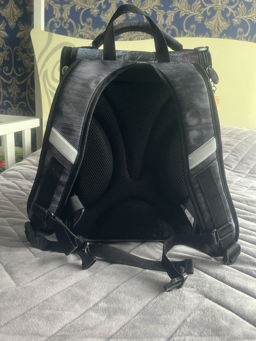 Шкільний портфель