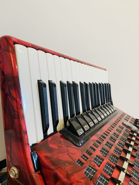 Akordeon Weltmeister Meteor 96 basów, 4 chóry. Bardzo ładny stan