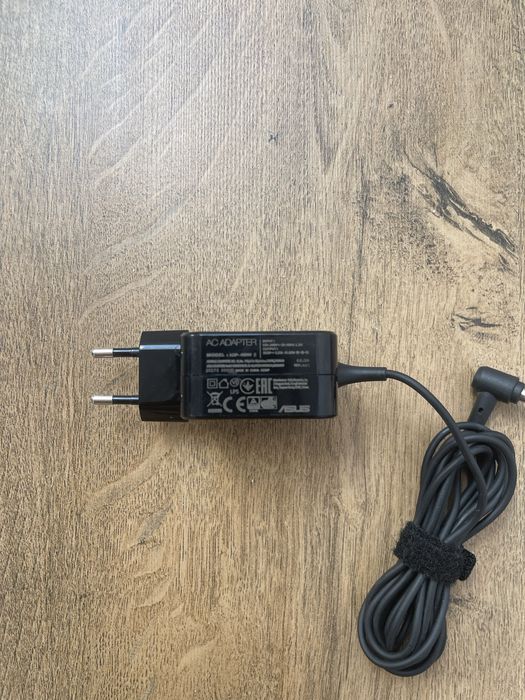 Блок  питания для ноутбука Asus.