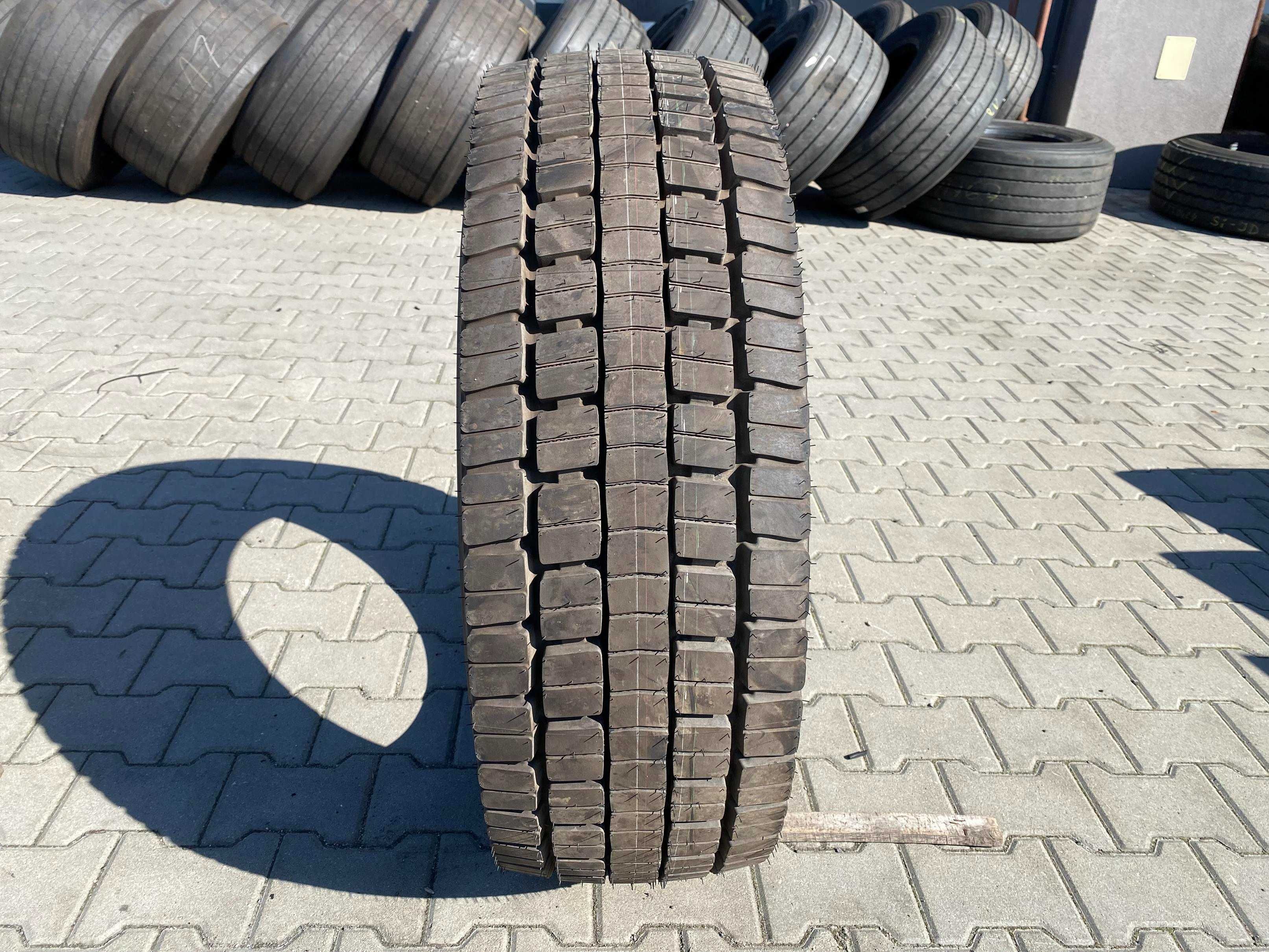 Opona 295/60R22.5 DUNLOP SP444 Napędowa 100% Bieżnika
