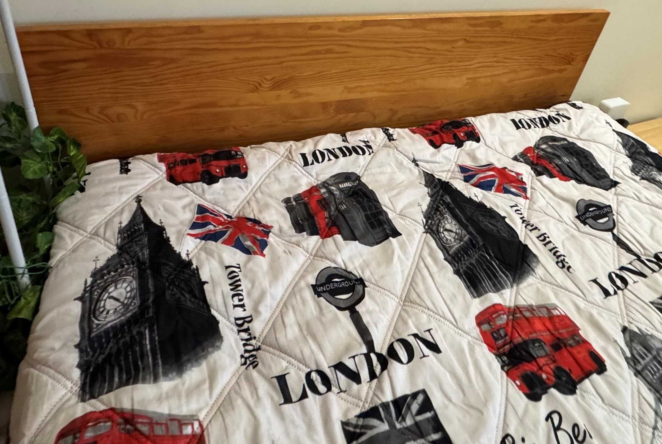 Cama de madeira maciça c\ gavetões, colchão e estrado incluido