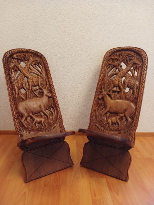 Столик і крісла з червоного дерева