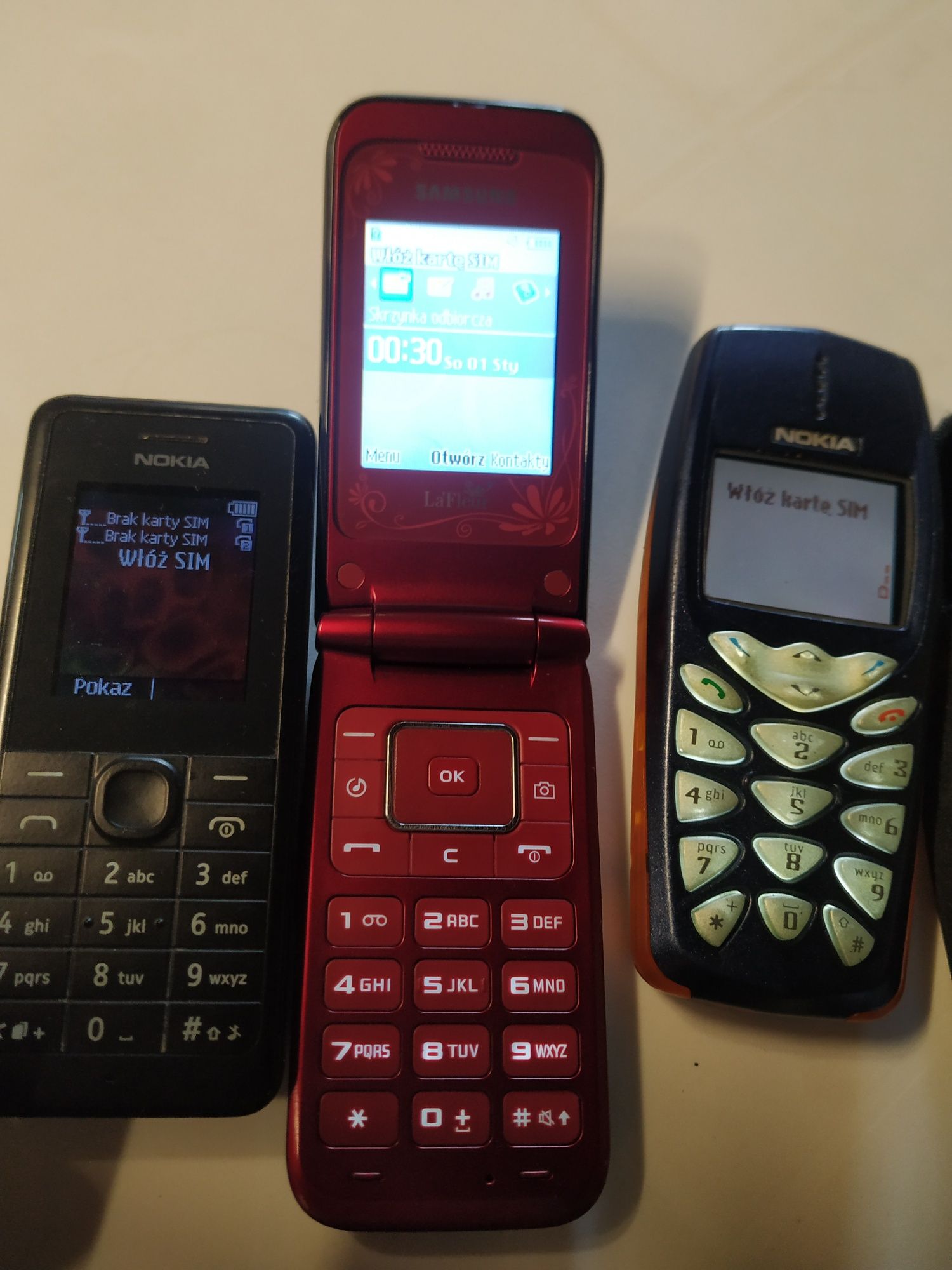 Stare telefony klawiszowe, Nokia 3510,107, Samsung E250i, X680, ładowa