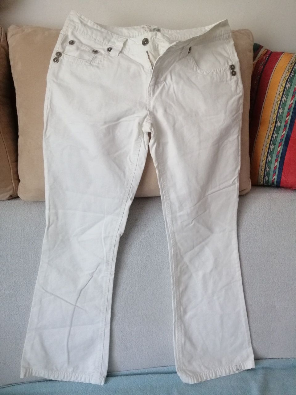 Biale spodnie Cropp r, L