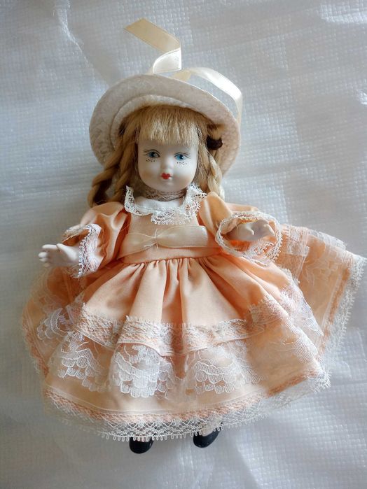 Bonecas totalmente de porcelana