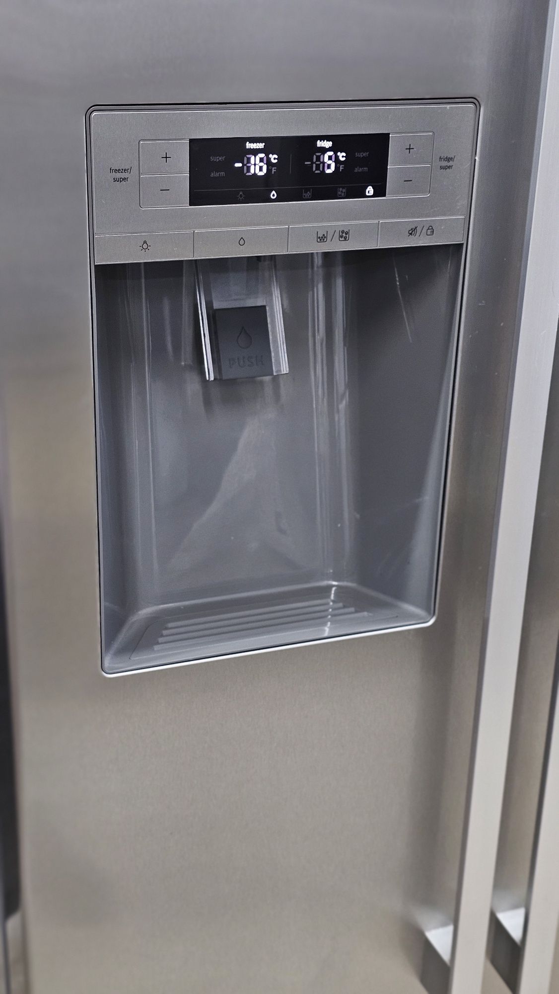 Холодильник Bosch KAI90VI20
Стан макс ТОП NoFrost Гарантія!
