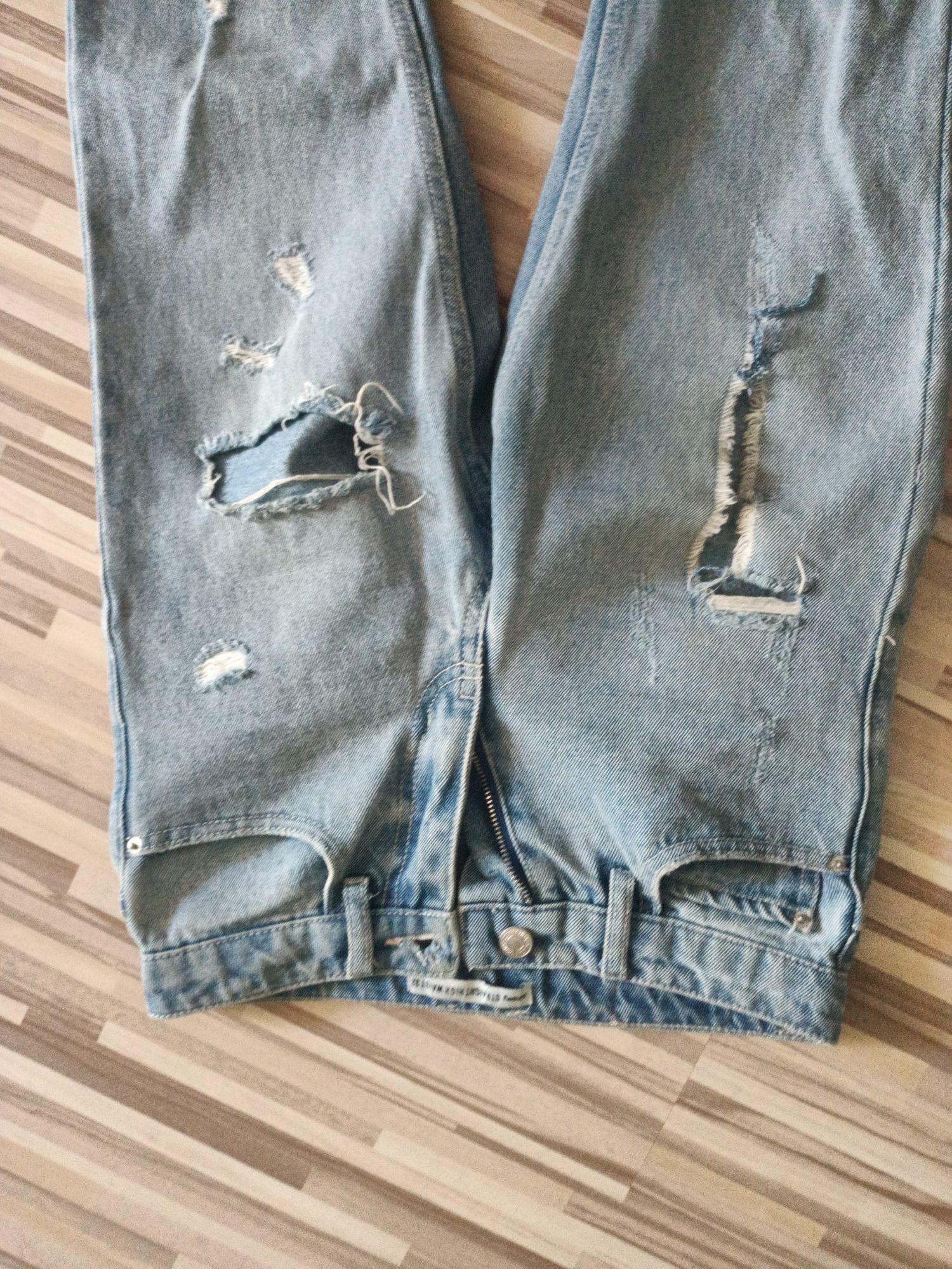Nowe jeansy Sinsay z dziurami rozmiar 32 XS wysoki stan prosta nogawka