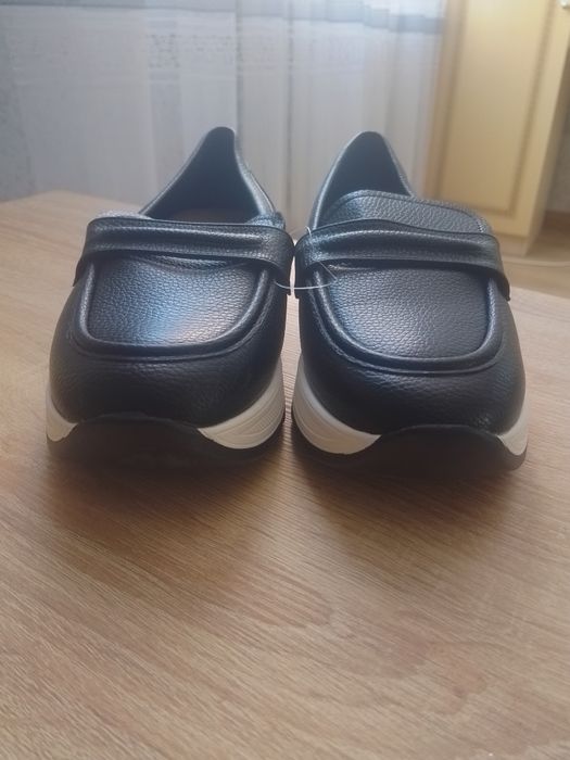 Продам жіночі мокасини