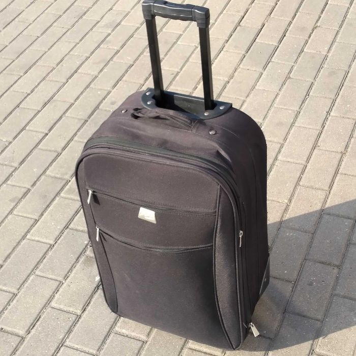 Walizka na kółkach z wyciąganą rączką 58x38x28 cm / zachęcam do zakupu