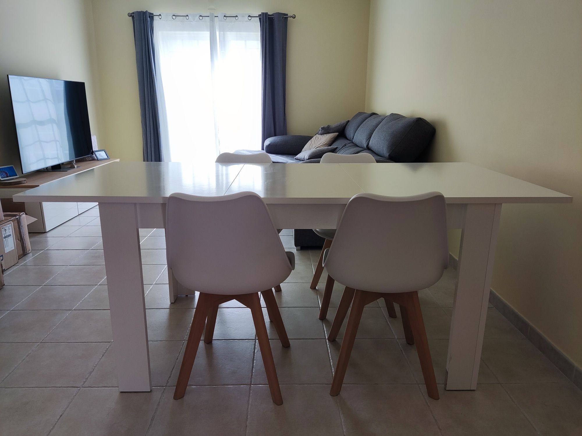 Vendo Mesa de Jantar + Cadeiras