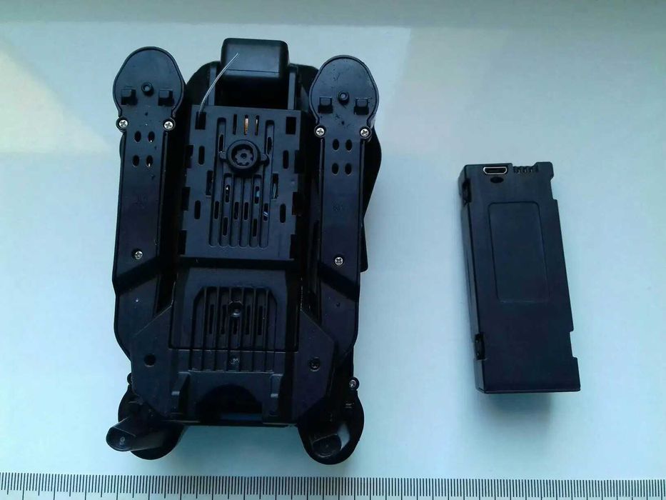 Nowy dron E88 Pro z kamerą Wi-Fi + etui