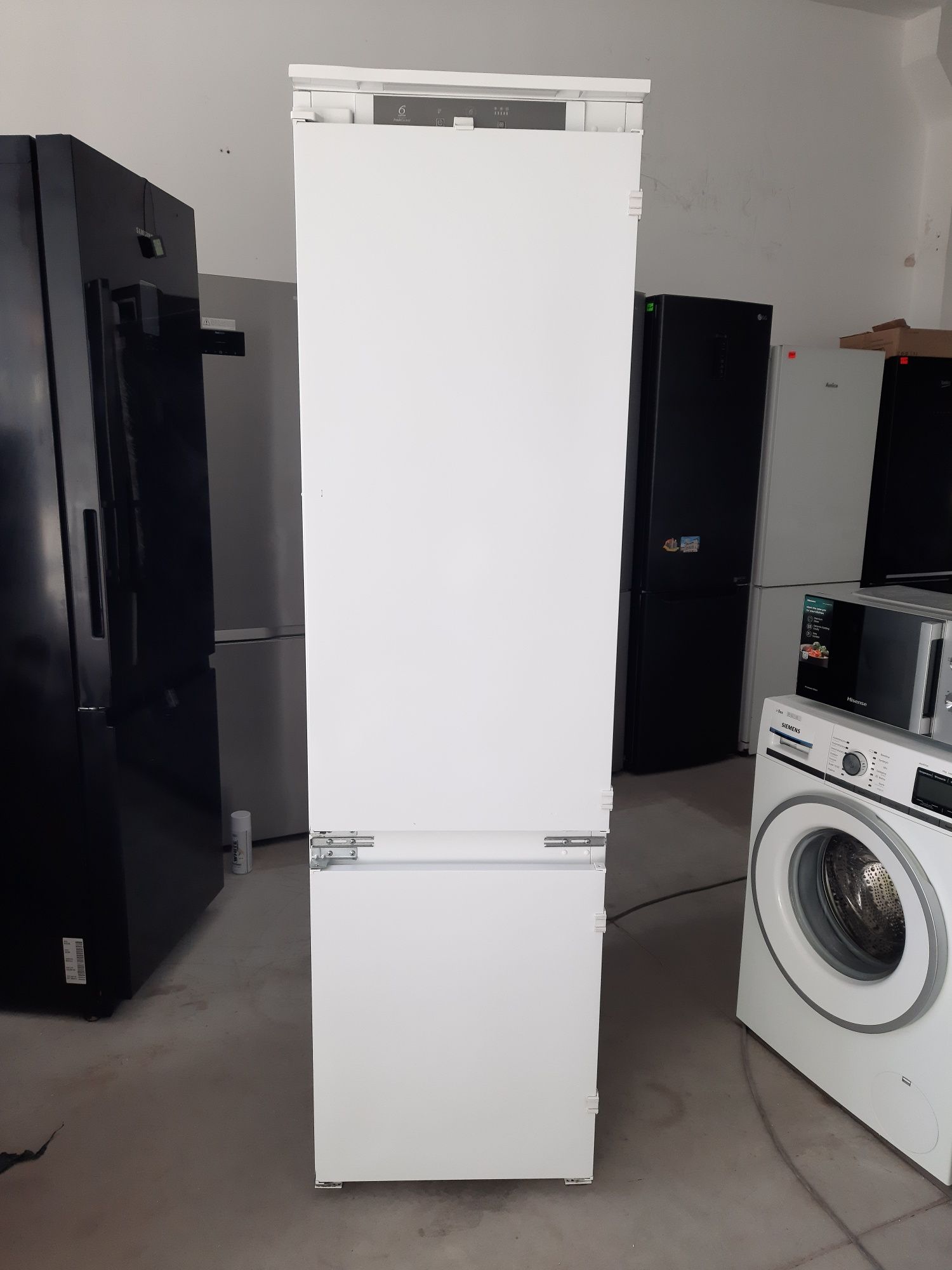 Холодильник під монтування Whirlpool 1.95см