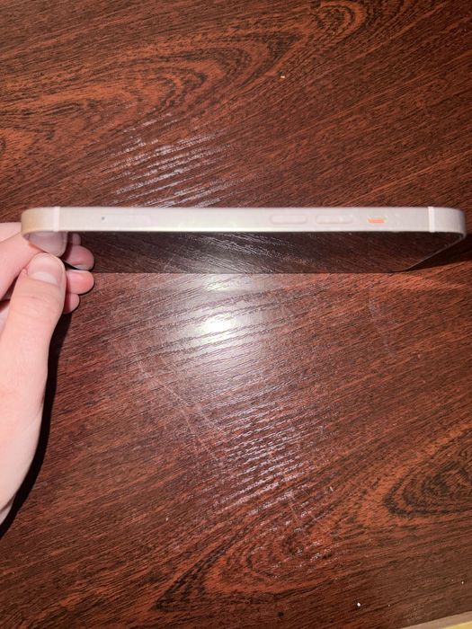 Iphone 13, 256 гб, б/у, тріснутий трохи екран, предоплата